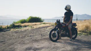 Всех водителей с большим стажем обяжут пересдавать на права в апреле - придется еще доплатить 2000 рублей