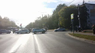 С 27 октября начнут лишать прав за эти неприметные наклейки на авто: водителей ждет новый сюрприз