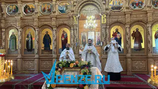 Десятки жителей Пензы приехали в храм Николая Чудотворца, чтобы освятить фрукты  и овощи на Яблочный Спас