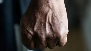 Во Владимирской области подростки жестоко избили сверстника и заперли в багажнике