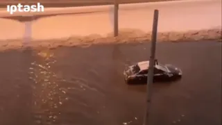 Гейзеры и фонтаны бьют из-под земли в Казани