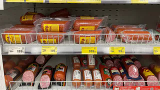 Чистое мясо, никакой подделки: в Роскачестве назвали лучшую колбасу для оливье