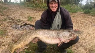 Рязанец смог поймать крупную щуку весом 10,8 кг
