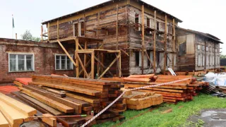 В Коми стройматериалы для реконструкции одной из школ привезли по реке