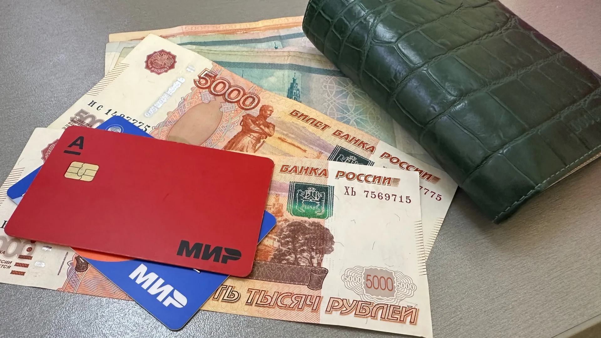 Экономист Михаил Хазин: "Из-за этой ошибки россияне рискуют лишиться всех своих денег"