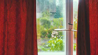 На окна ничего не клею и кондиционер не включаю: стащила идею у южан - дома свежо в самое пекло