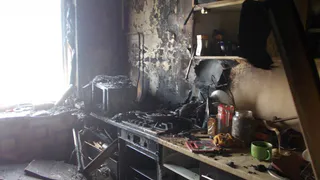 После пожара квартира на Тимуровцев превратилась в бомжатник и в ней нашли труп