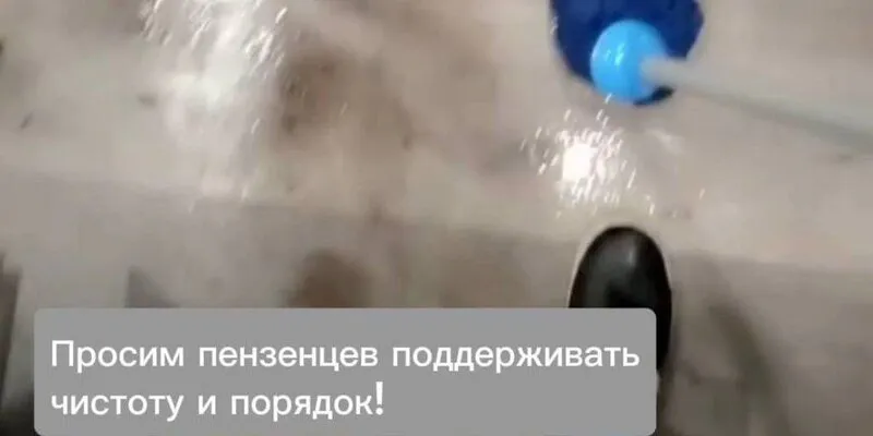 Пензенские хулиганы продолжают портить туалет на набережной Суры