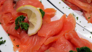 Такую вкусную красную рыбу вы не найдёте в магазине: Засолите её сами всего за 10 минут