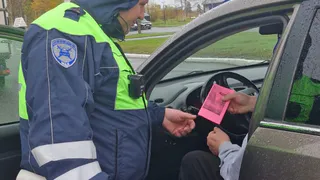 В Усинске автоинспекторы провели акцию "Водитель, пропусти пешехода!"