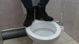 В Канищево - везде! Читатели интересуются, почему в микрорайоне нет ни одного общественного туалета