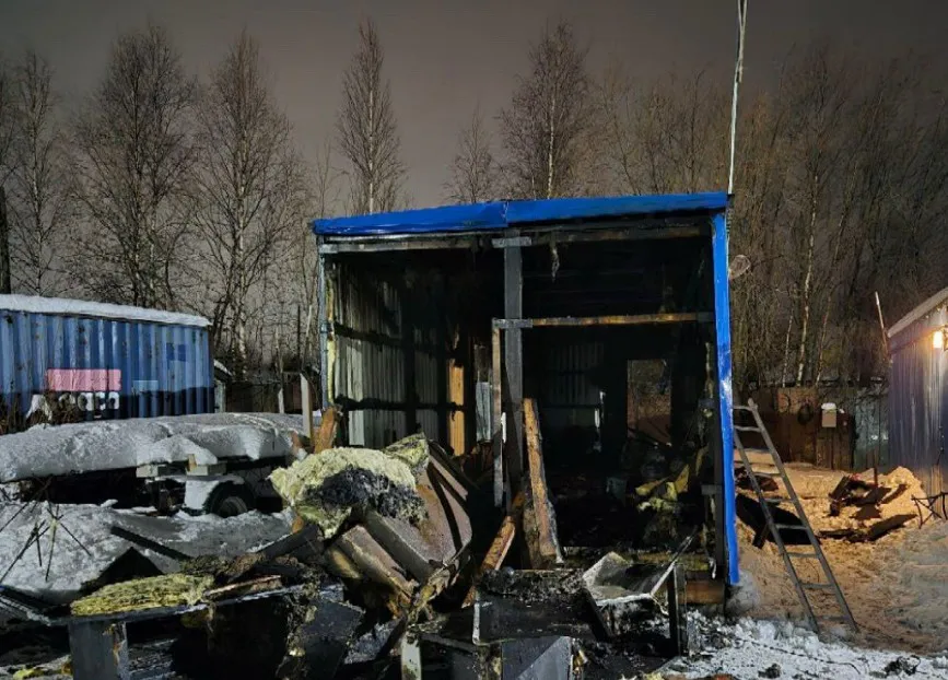 В воскресенье в городах Коми произошли три пожара: горели баня, хозпостройка и балок