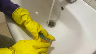 Разводим 50 граммов — и ванна будет сиять как новая: ни ржавчины, ни налета — особенный лайфхак от опытных хозяек