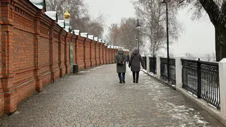 Наклеила бытовую мелочь на подошву - теперь уверенно бегаю по гололеду: даже на ледяной лестнице походка, как у топ-модели