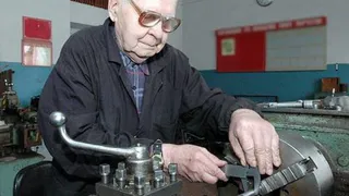 С 1 января отменяется индексация пенсий работающим пенсионерам