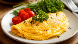 Заменяю молоко в омлете одним продуктом и получаю необычайную нежность: хитрость приготовления от шеф-повара