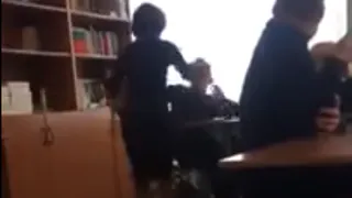 "Она постоянно на уроках нас била" - ученик Истьинской школы рассказал подробности конфликта школьников с учителем