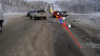 В Коми автоледи собрала "гармошку" из четырёх легковушек