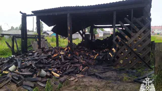 В Коми вспыхнула хозяйственная постройка