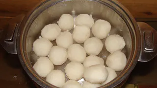 Перемолотые рога и копыта в тесте, мяса нет: Роскачество назвало худшие марки пельменей. Не покупайте даже по большой скидке