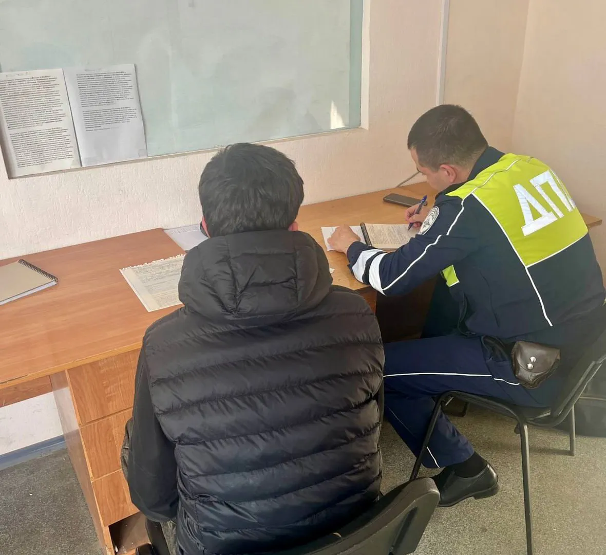 В Сыктывкаре задержали водителя, устроившего опасный заезд по тротуару