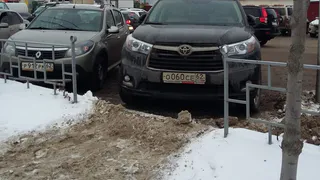 Подборка раздражающих фото из серии "Я паркуюсь как хочу"