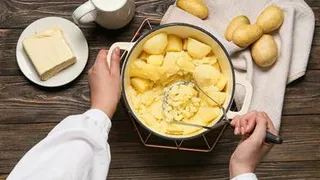 Делаем картофельный рулет сочным