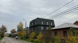 Участок 30 соток вдохновляет в 40 лет — в 65 превращается в ежедневную нагрузку: какой дом оптимален для пенсионеров