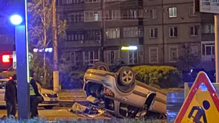 В Магнитогорске автомобиль перевернулся на крышу на месте дорожных работ