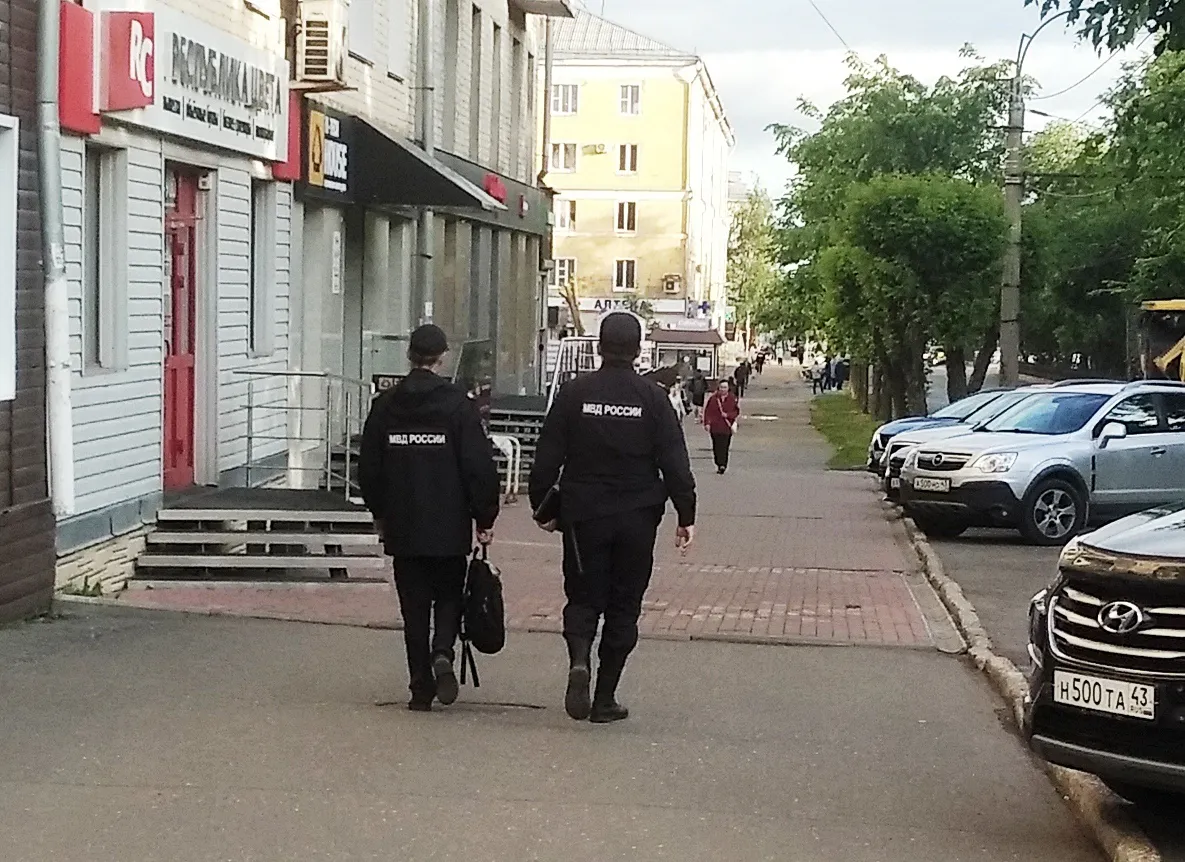 Рязанец пришел в ярость и избил прохожего за отказ в сигарете