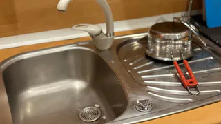 Хватит выбрасывать деньги в мусор: научилась превращать кухонные отходы в полезные вещи и еду