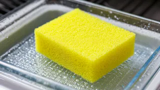 Соседка посоветовала класть кухонную губку в морозилку - теперь делаю так постоянно