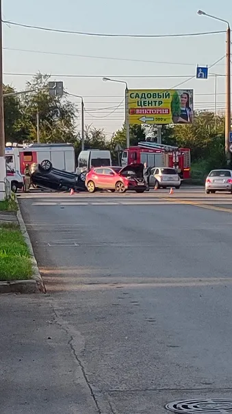 Авария в Магнитогорске: перевернулась иномарка, пострадавших нет
