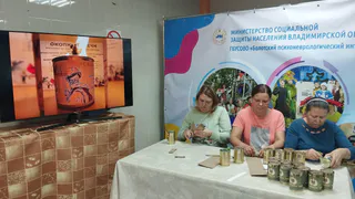 В рамках акции «СВОих не бросаем» жители Болотского интерната сделали окопные свечи