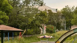 Во дворах и на детских площадках Магнитогорска обнаружили обнажённых мужчин