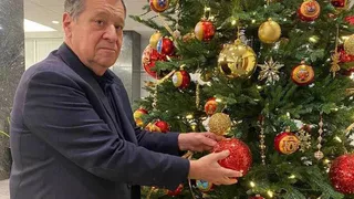 Рязанский депутат Госдумы Макаров снял три шара с «Ёлки желаний»