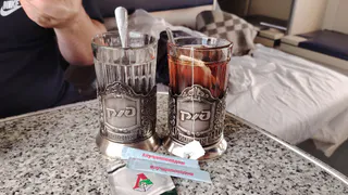 "Вы мне мешаете, уберите свою книгу" - заявила соседка по поезду. Не дома у себя все-таки