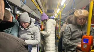 Рязанцы пытаются «выжить» в общественном транспорте: поездка на автобусе № 7 забирает все силы