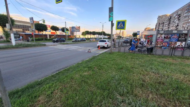 В Магнитогорске водитель иномарки сбил пешеходов на "зебре"
