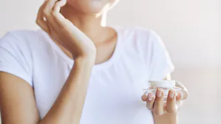 Топ-4 лучших российских крема, благодаря которым уколы ботокса не понадобятся: «смоют» морщины с лица