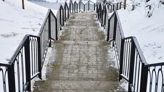 В Пензе доделали работы по монтажу перил рядом с «Первопоселенцем»