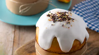 Смешиваем только 3 продукта — получаем волшебную глазурь для куличей на Пасху: плотная и вязкая