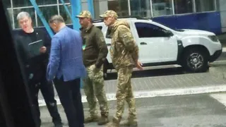 Порошенко пытается сбежать из Украины