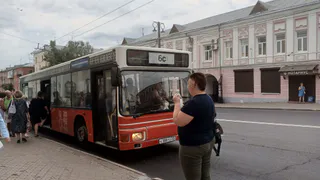 Пенсионеры в восторге: за проезд в транспорте с июня платить не придётся