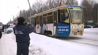 В Нижнекамске полицейские протаранили трамвай