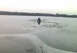 На озере под Рязанью мужчина погиб, провалившись под лёд
