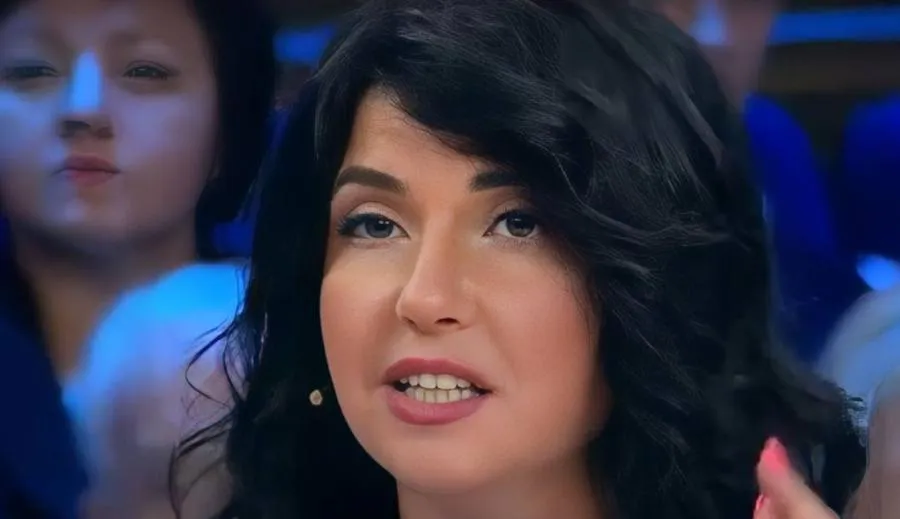 На украинскую журналистку Янину Соколовскую напали в подъезде