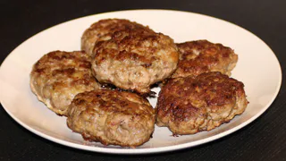 Чтобы котлеты таяли во рту, бабушка научила добавлять в фарш секретный ингредиент: готовлю только так