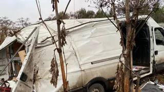 2 человека получили травмы при опрокидывании микроавтобуса на «Вятке»