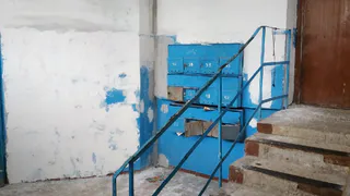 Ремонт подъезда на Новоселов привел в ярость жителей: что говорят в местной УК?